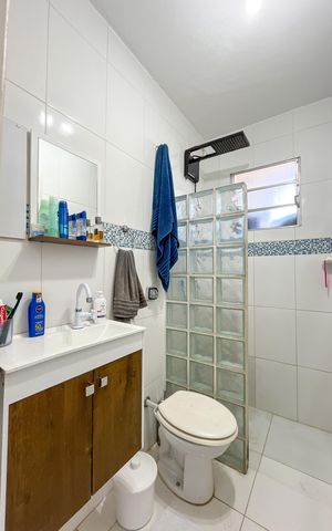 Casa à venda com 270m², 5 quartos e 3 vagasBanheiro 4
