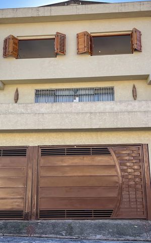 Casa à venda com 270m², 5 quartos e 3 vagasFachada