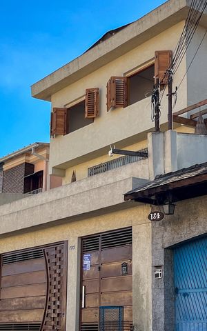 Casa à venda com 270m², 5 quartos e 3 vagasFachada