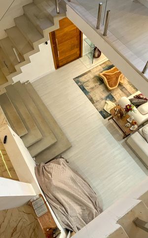 Casa à venda com 270m², 5 quartos e 3 vagasEscada