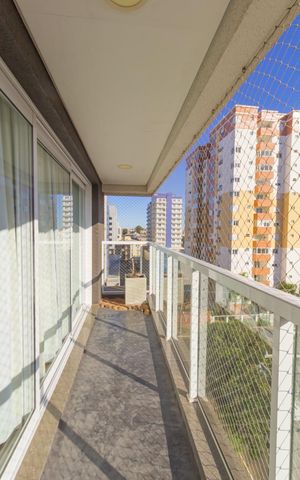 Apartamento à venda com 103m², 3 quartos e 2 vagas Apartamento à venda com 103m², 3 quartos e 2 vagasVaranda da Sala
