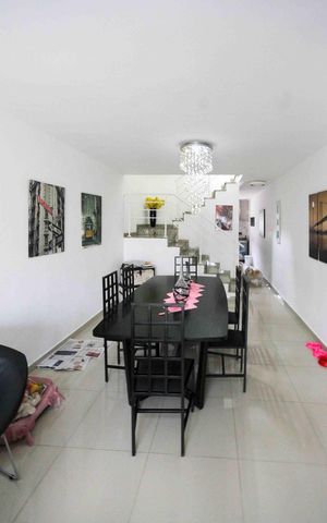 Casa de condomínio à venda com 164m², 3 quartos e 3 vagas Casa de condomínio à venda com 164m², 3 quartos e 3 vagasSala de Jantar