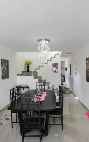 Casa de condomínio à venda com 164m², 3 quartos e 3 vagas Casa de condomínio à venda com 164m², 3 quartos e 3 vagasSala de Jantar