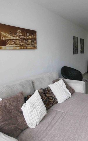 Casa de condomínio à venda com 164m², 3 quartos e 3 vagas Casa de condomínio à venda com 164m², 3 quartos e 3 vagasSala