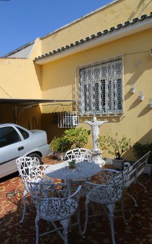 Casa à venda com 111m², 2 quartos e 2 vagasquintal frente e Garagem