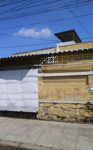 Casa à venda com 111m², 2 quartos e 2 vagasFachada da casa