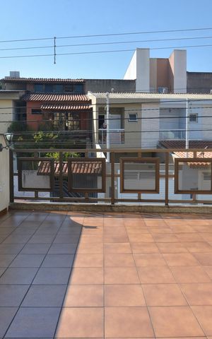 Casa à venda com 216m², 3 quartos e 2 vagasSacada