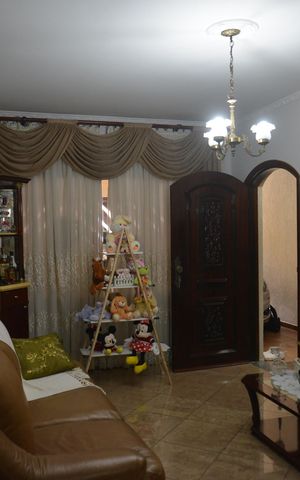 Casa à venda com 216m², 3 quartos e 2 vagasSala