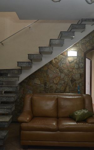 Casa à venda com 216m², 3 quartos e 2 vagasSala