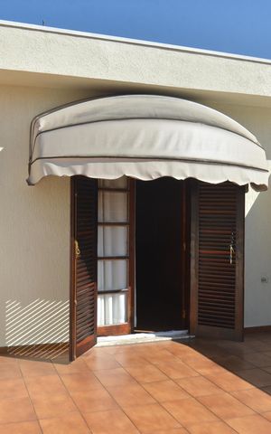 Casa à venda com 216m², 3 quartos e 2 vagasSacada