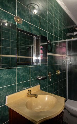 Casa à venda com 300m², 3 quartos e 3 vagas Casa à venda com 300m², 3 quartos e 3 vagasBanheiro Social