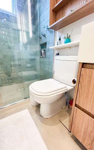 Apartamento à venda com 84m², 2 quartos e 2 vagas Apartamento à venda com 84m², 2 quartos e 2 vagasBanheiro da Suíte
