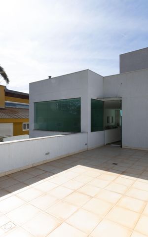 Casa de condomínio à venda com 361m², 3 quartos e 2 vagas Casa de condomínio à venda com 361m², 3 quartos e 2 vagasVaranda