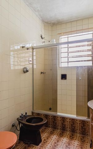 Casa à venda com 257m², 3 quartos e 3 vagas Casa à venda com 257m², 3 quartos e 3 vagasBanheiro