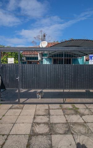 Casa à venda com 87m², 3 quartos e 2 vagas Casa à venda com 87m², 3 quartos e 2 vagasFachada