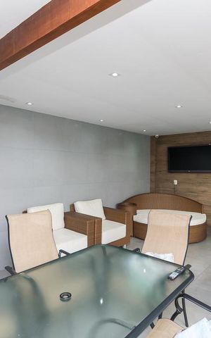 Casa à venda com 400m², 4 quartos e 3 vagas Casa à venda com 400m², 4 quartos e 3 vagasÁrea comum