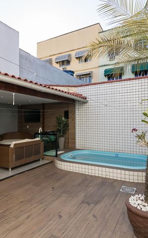 Casa à venda com 400m², 4 quartos e 3 vagas Casa à venda com 400m², 4 quartos e 3 vagasÁrea comum - Piscina