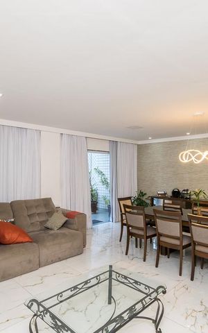 Casa à venda com 400m², 4 quartos e 3 vagas Casa à venda com 400m², 4 quartos e 3 vagasSala