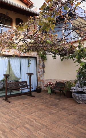 Casa à venda com 579m², 6 quartos e 10 vagas Casa à venda com 579m², 6 quartos e 10 vagasEntrada
