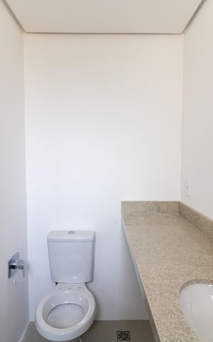 Apartamento à venda com 75m², 2 quartos e 2 vagas Apartamento à venda com 75m², 2 quartos e 2 vagasBanheiro