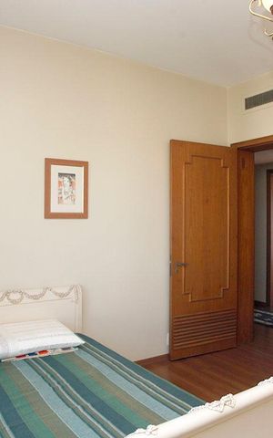 Apartamento à venda com 568m², 4 quartos e 2 vagasQuarto 2