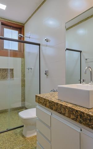 Casa de condomínio à venda com 670m², 6 quartos e 6 vagas Casa de condomínio à venda com 670m², 6 quartos e 6 vagasBanheiro da Suíte 4