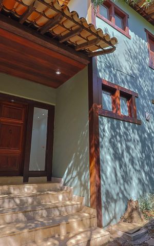 Casa de condomínio à venda com 670m², 6 quartos e 6 vagas Casa de condomínio à venda com 670m², 6 quartos e 6 vagasEntrada Lateral