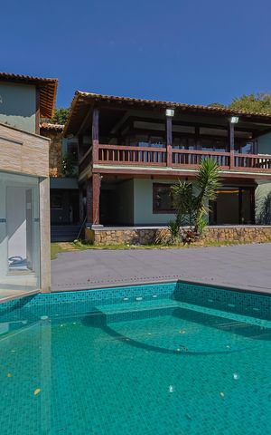 Casa de condomínio à venda com 670m², 6 quartos e 6 vagas Casa de condomínio à venda com 670m², 6 quartos e 6 vagasÁrea comum - Piscina