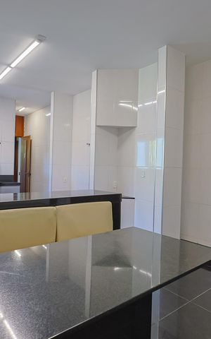 Casa de condomínio à venda com 670m², 6 quartos e 6 vagas Casa de condomínio à venda com 670m², 6 quartos e 6 vagasCozinha