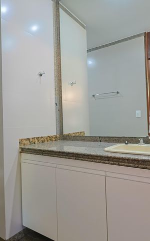 Casa de condomínio à venda com 670m², 6 quartos e 6 vagas Casa de condomínio à venda com 670m², 6 quartos e 6 vagasBanheiro da Suíte 3