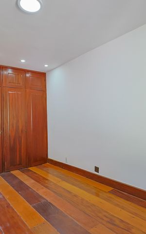 Casa de condomínio à venda com 670m², 6 quartos e 6 vagas Casa de condomínio à venda com 670m², 6 quartos e 6 vagasSuíte 2