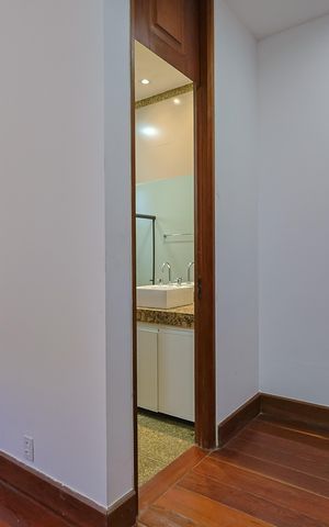 Casa de condomínio à venda com 670m², 6 quartos e 6 vagas Casa de condomínio à venda com 670m², 6 quartos e 6 vagasSuíte 4
