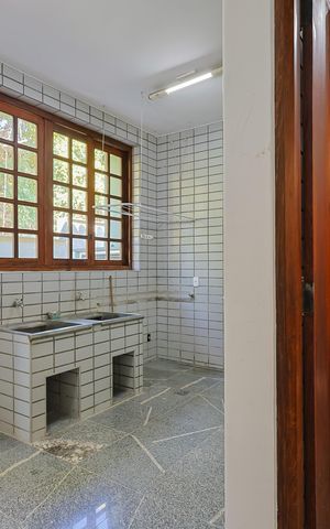 Casa de condomínio à venda com 670m², 6 quartos e 6 vagas Casa de condomínio à venda com 670m², 6 quartos e 6 vagasÁrea de Serviço