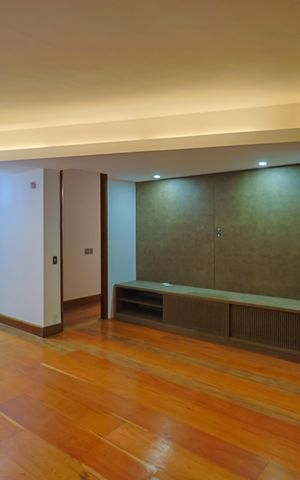 Casa de condomínio à venda com 670m², 6 quartos e 6 vagas Casa de condomínio à venda com 670m², 6 quartos e 6 vagasSala 1