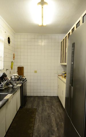 Casa à venda com 240m², 4 quartos e 1 vaga Casa à venda com 240m², 4 quartos e 1 vagaCozinha