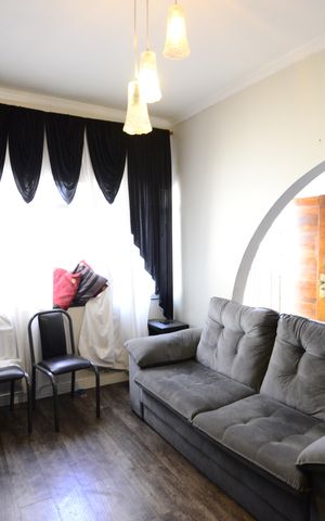 Casa à venda com 240m², 4 quartos e 1 vaga Casa à venda com 240m², 4 quartos e 1 vagaSala