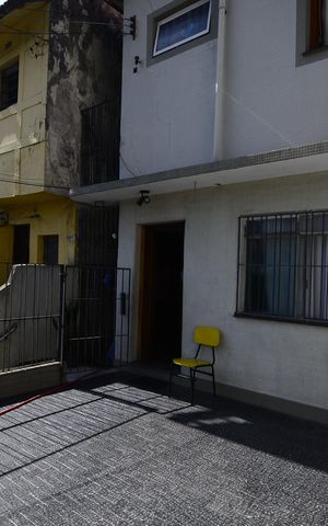 Casa à venda com 240m², 4 quartos e 1 vaga Casa à venda com 240m², 4 quartos e 1 vagaQuintal