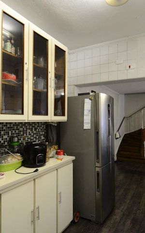 Casa à venda com 240m², 4 quartos e 1 vaga Casa à venda com 240m², 4 quartos e 1 vagaCozinha