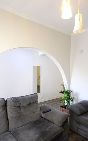 Casa à venda com 240m², 4 quartos e 1 vaga Casa à venda com 240m², 4 quartos e 1 vagaSala
