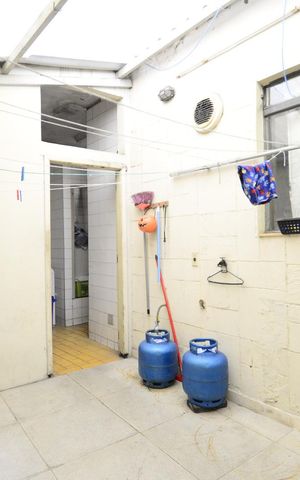 Casa à venda com 240m², 4 quartos e 1 vaga Casa à venda com 240m², 4 quartos e 1 vagaÁrea de Serviço