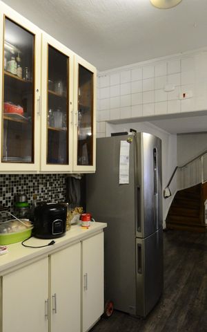 Casa à venda com 240m², 4 quartos e 1 vaga Casa à venda com 240m², 4 quartos e 1 vagaCozinha