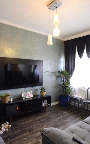 Casa à venda com 240m², 4 quartos e 1 vaga Casa à venda com 240m², 4 quartos e 1 vagaSala