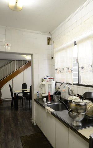 Casa à venda com 240m², 4 quartos e 1 vaga Casa à venda com 240m², 4 quartos e 1 vagaCozinha
