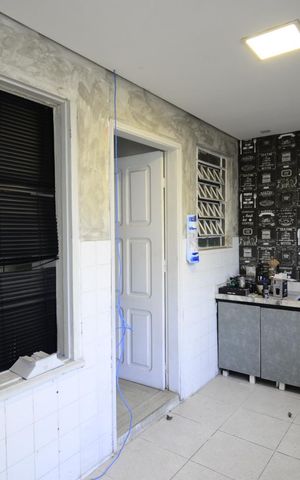 Casa à venda com 240m², 4 quartos e 1 vaga Casa à venda com 240m², 4 quartos e 1 vagaÁrea de Serviço