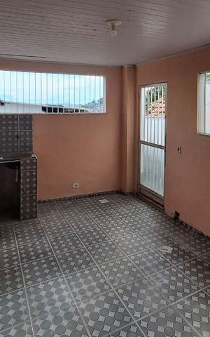 Casa à venda com 80m², 4 quartos e sem vaga Casa à venda com 80m², 4 quartos e sem vagaVaranda