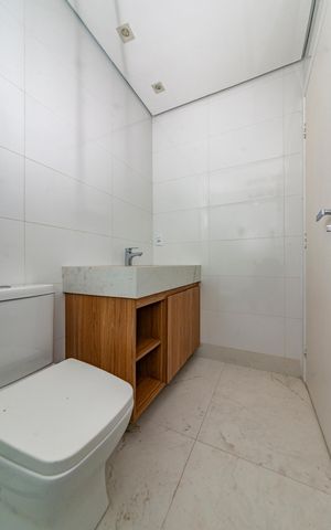 Apartamento à venda com 325m², 3 quartos e 4 vagasBanheiro da Suíte 1