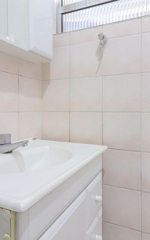 Casa à venda com 85m², 2 quartos e 2 vagas Casa à venda com 85m², 2 quartos e 2 vagasBanheiro Social