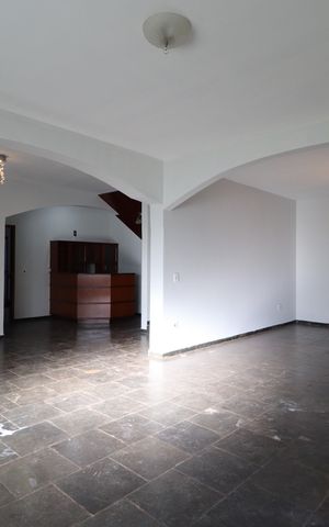 Casa para alugar com 400m², 4 quartos e 2 vagasSala