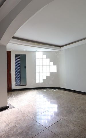 Casa para alugar com 400m², 4 quartos e 2 vagasEscritório