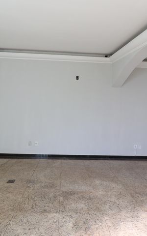 Casa para alugar com 400m², 4 quartos e 2 vagasEscritório